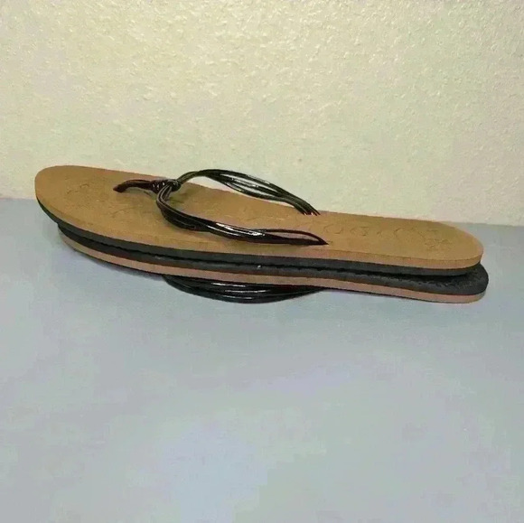 [REEF]• Tan & Black Thong Sandals• {size 8.5}• EXCELLENT CONDITION - Picture 3 of 5